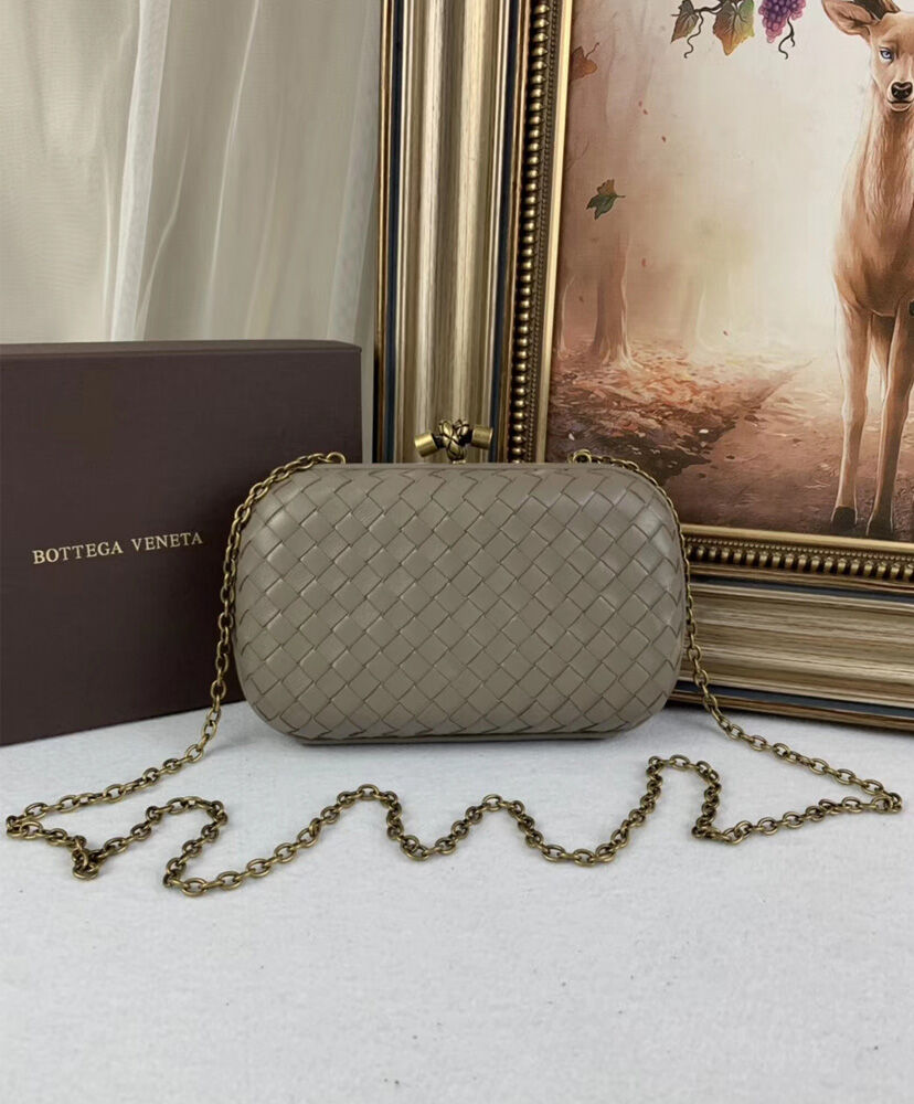 Bottega Veneta Chain Knot In Intrecciato Nappa Lambskin Grey